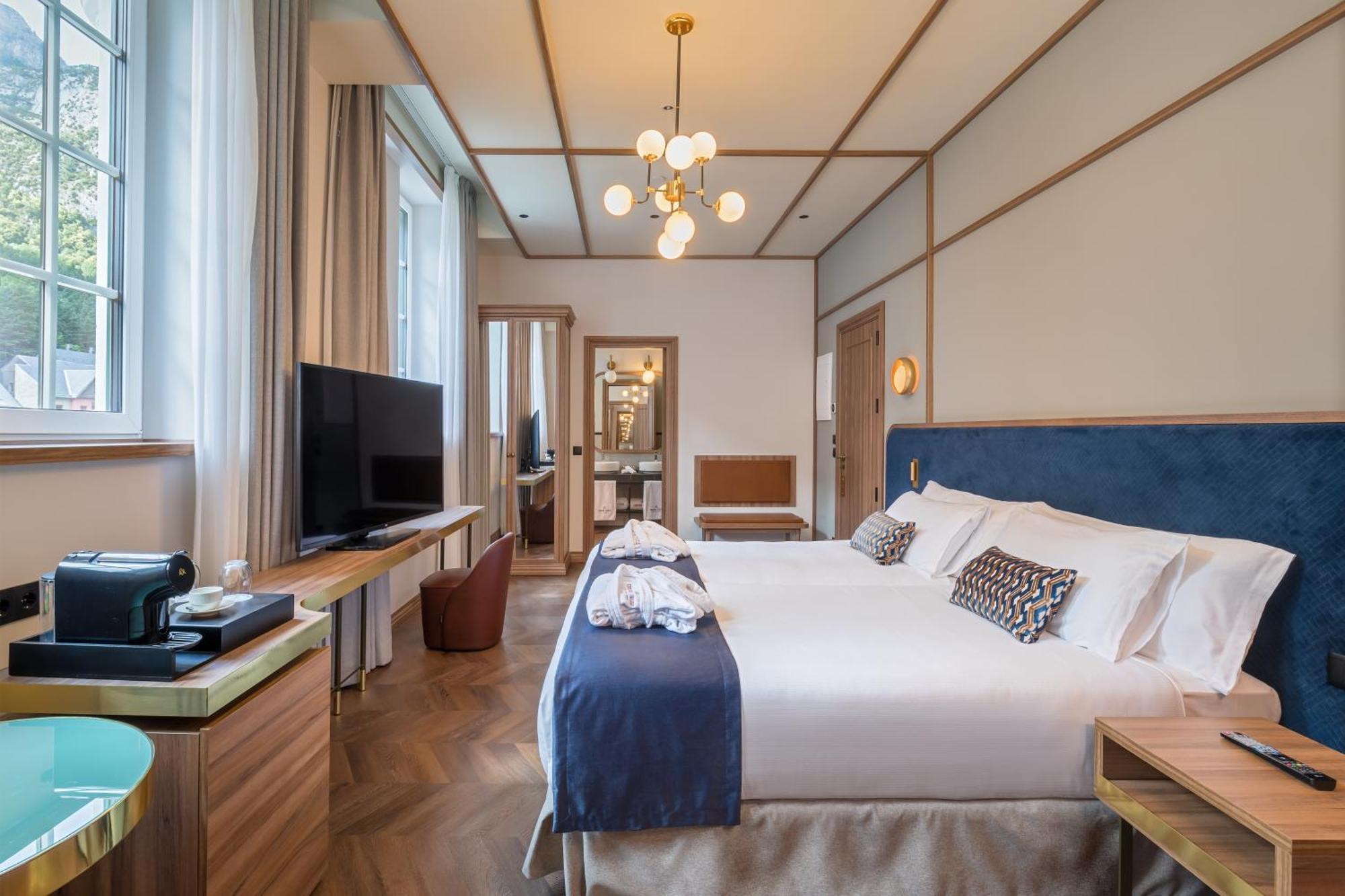 Canfranc Estacion, A Royal Hideaway Hotel - Gran Lujo Exterior photo Deluxe Room