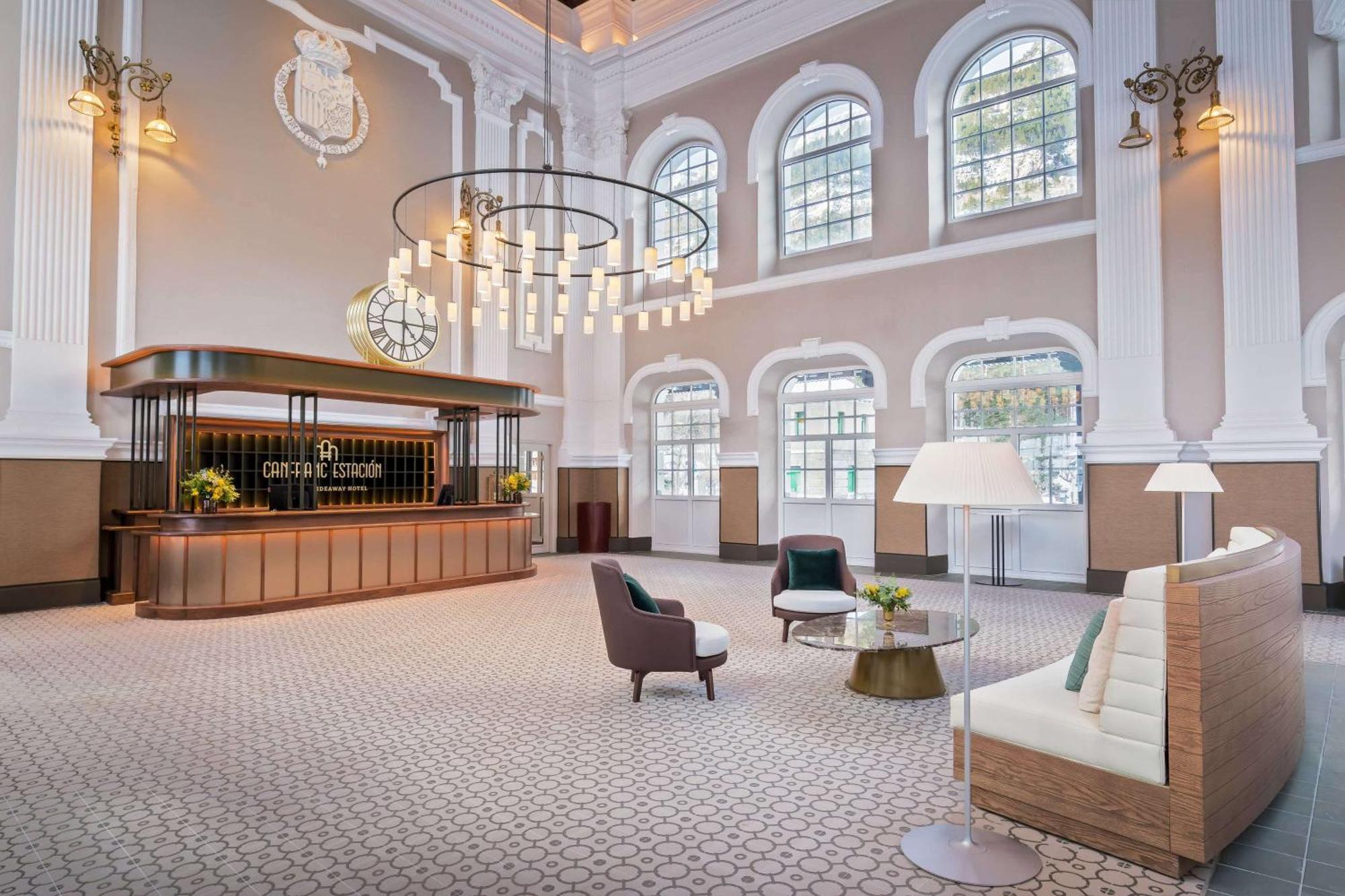 Canfranc Estacion, A Royal Hideaway Hotel - Gran Lujo Exterior photo The lobby of the hotel