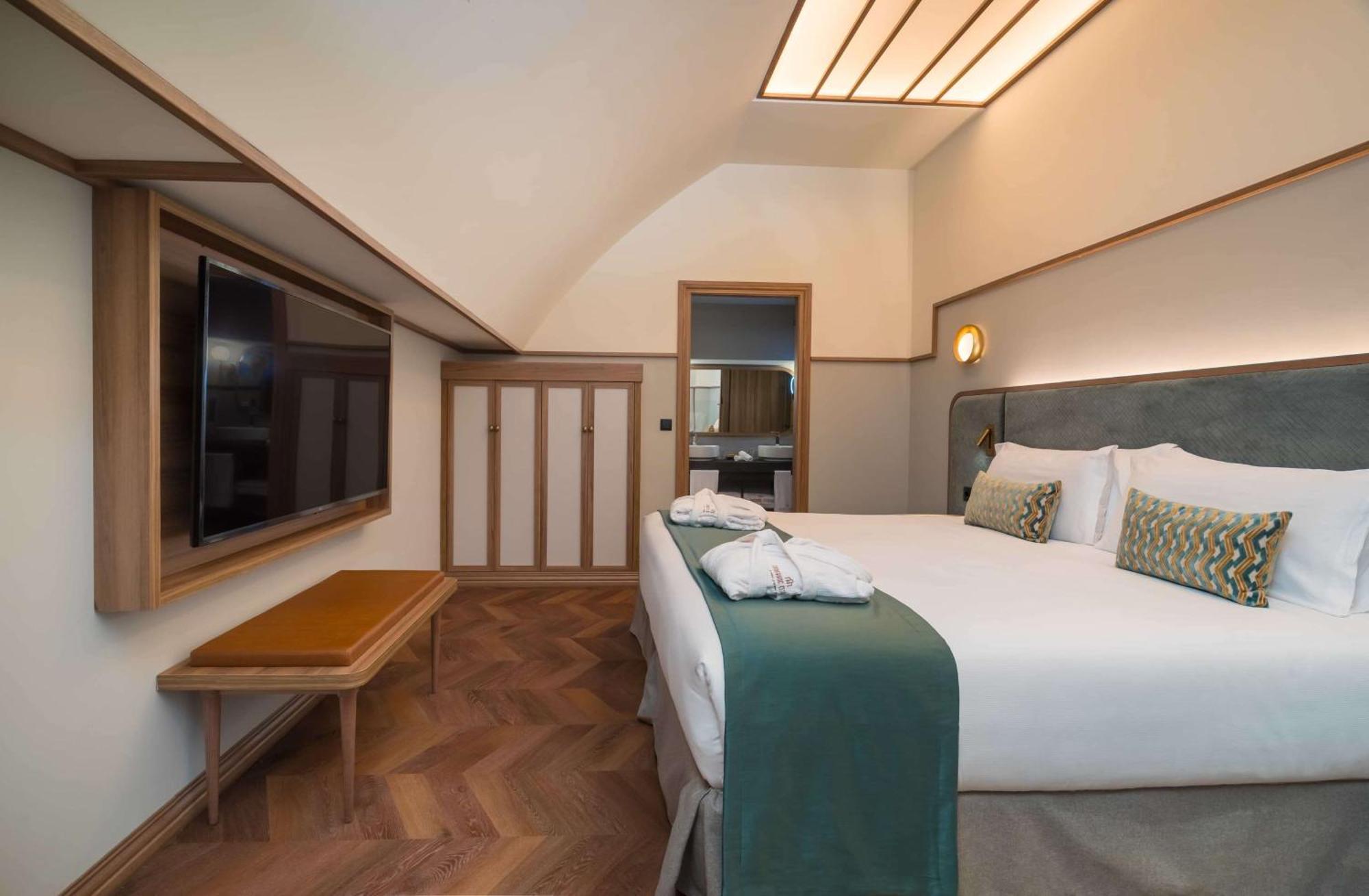 Canfranc Estacion, A Royal Hideaway Hotel - Gran Lujo Exterior photo