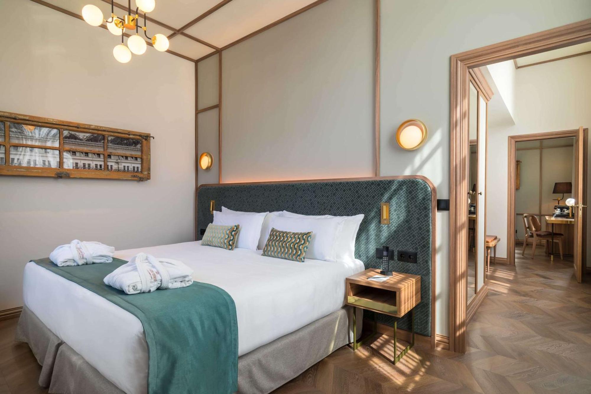 Canfranc Estacion, A Royal Hideaway Hotel - Gran Lujo Exterior photo A bedroom at the hotel