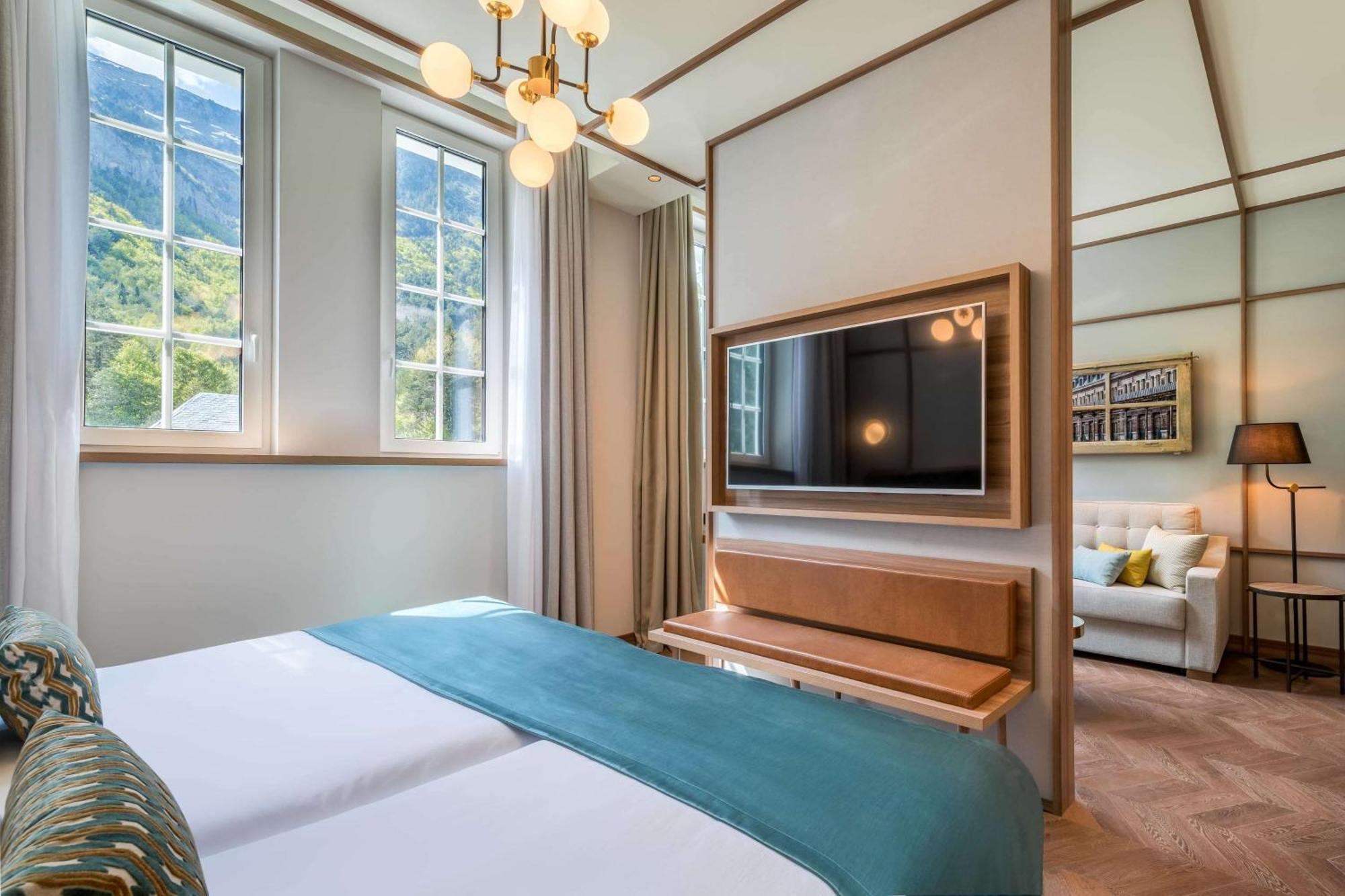 Canfranc Estacion, A Royal Hideaway Hotel - Gran Lujo Exterior photo A room at the hotel