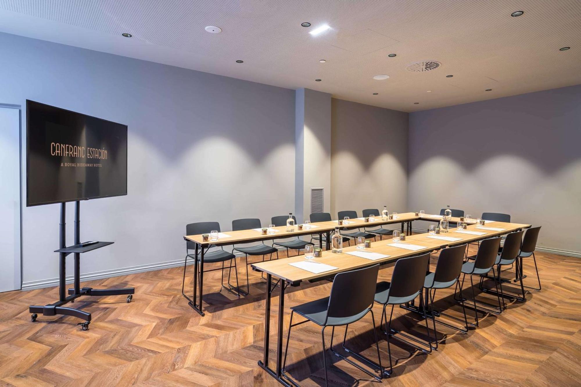 Canfranc Estacion, A Royal Hideaway Hotel - Gran Lujo Exterior photo Meeting room