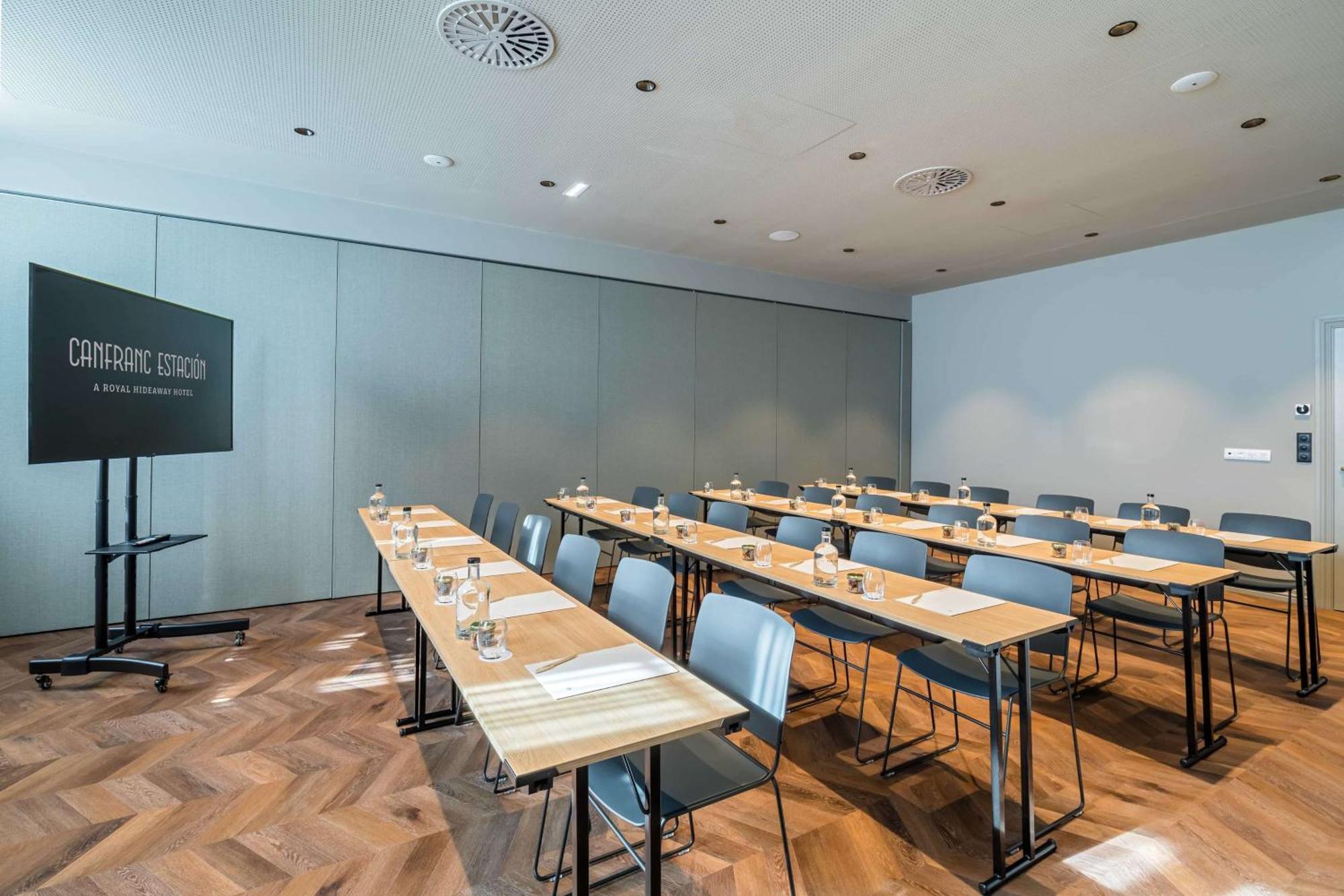 Canfranc Estacion, A Royal Hideaway Hotel - Gran Lujo Exterior photo Meeting room