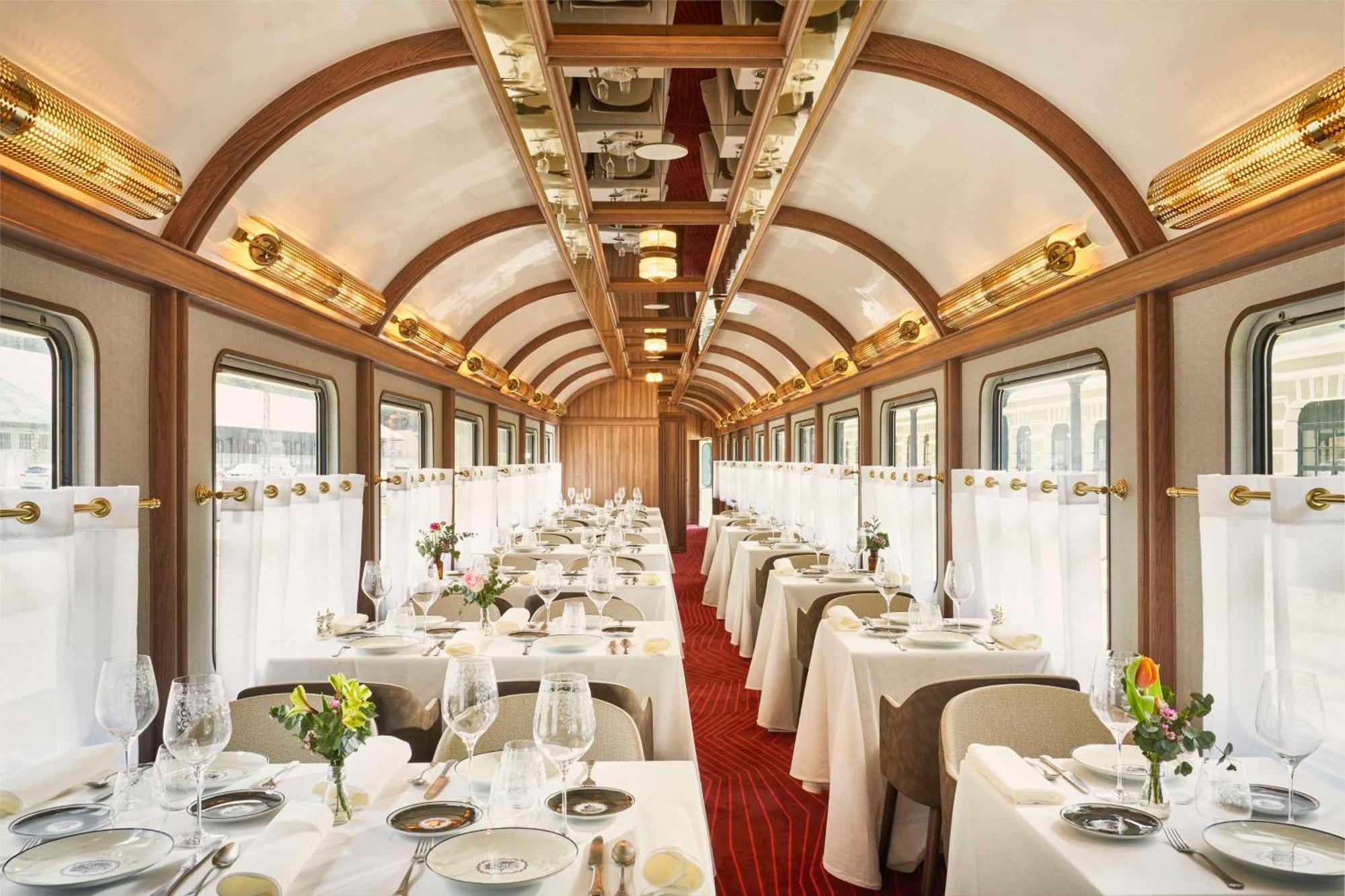 Canfranc Estacion, A Royal Hideaway Hotel - Gran Lujo Exterior photo The dining car