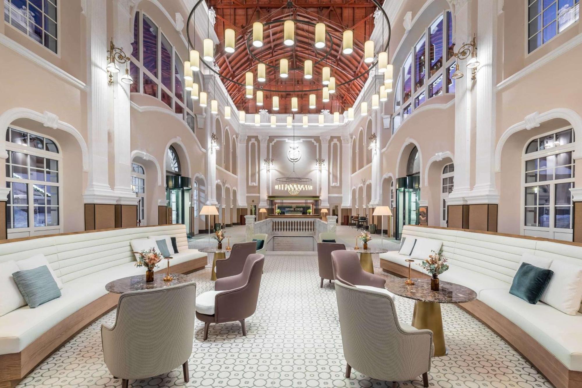 Canfranc Estacion, A Royal Hideaway Hotel - Gran Lujo Exterior photo The interior of the station
