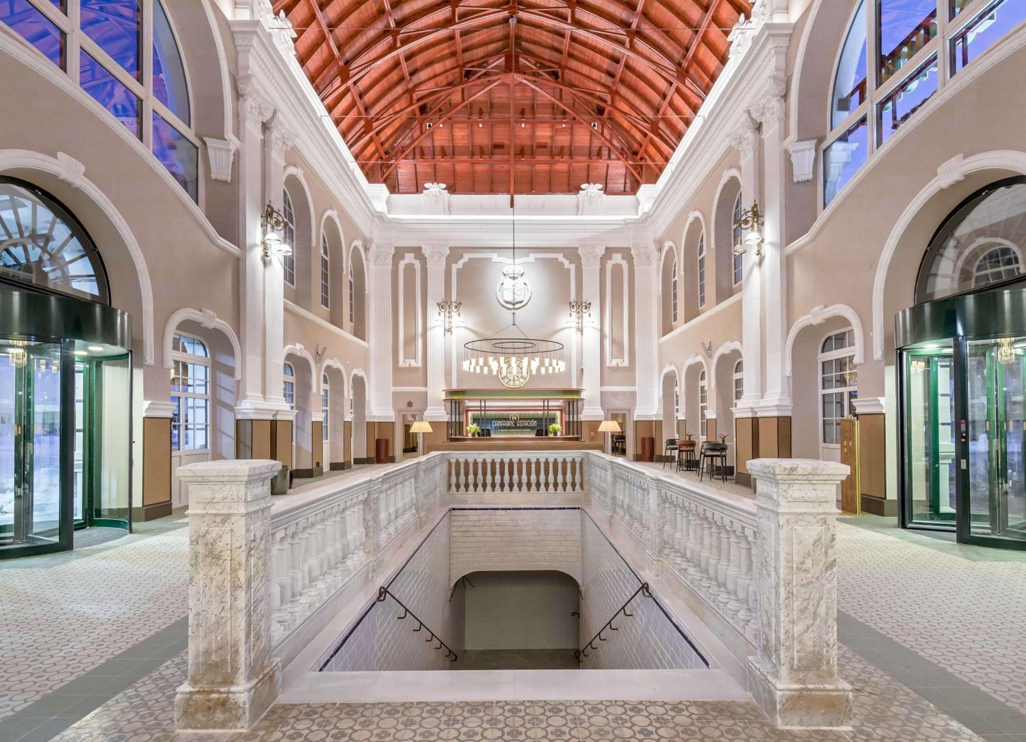 Canfranc Estacion, A Royal Hideaway Hotel - Gran Lujo Exterior photo The interior of the hotel