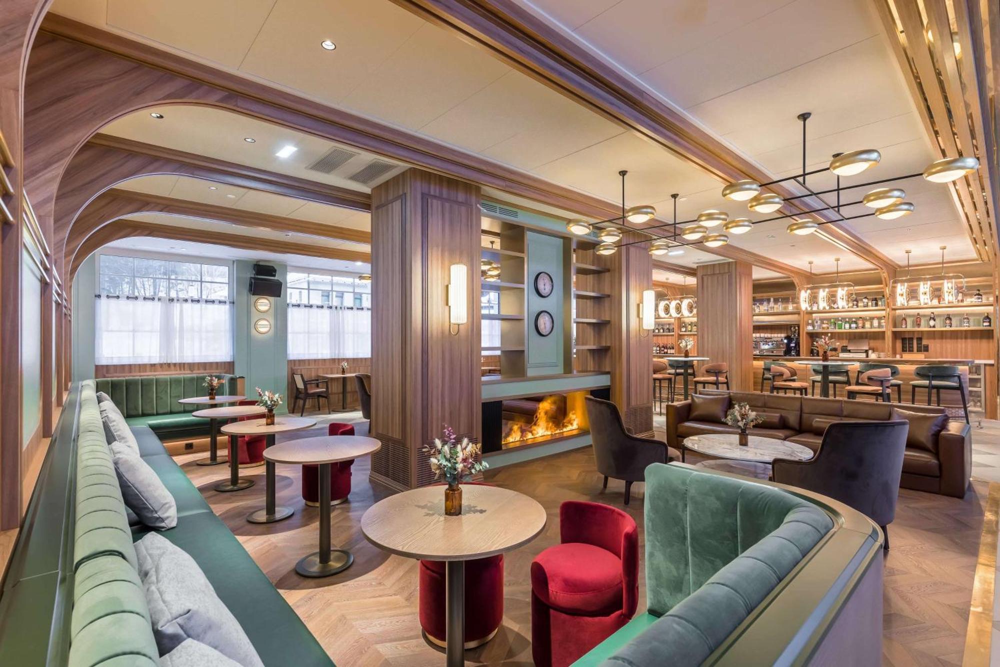 Canfranc Estacion, A Royal Hideaway Hotel - Gran Lujo Exterior photo The Lounge at The Ivy, St John's Wood