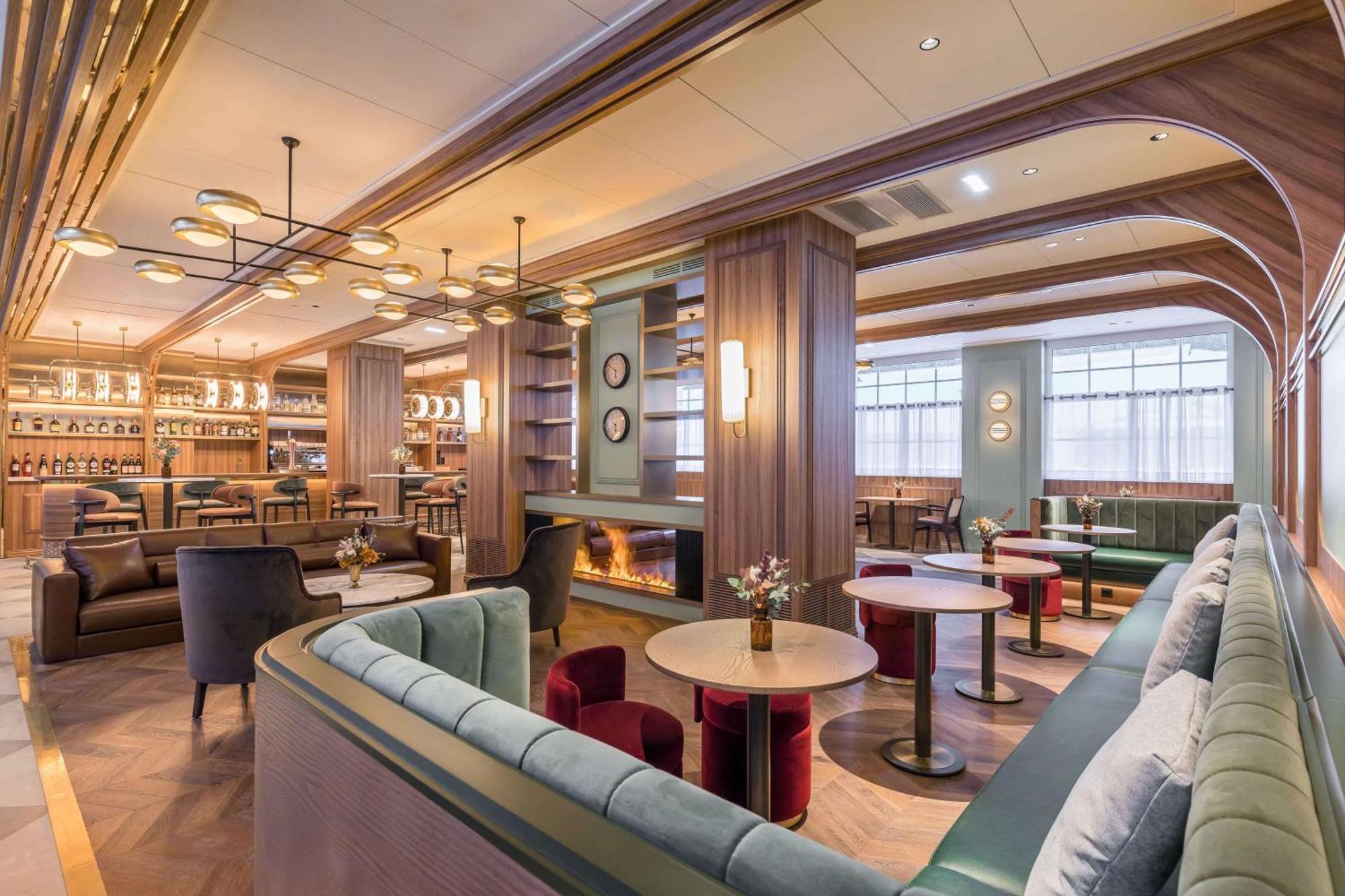 Canfranc Estacion, A Royal Hideaway Hotel - Gran Lujo Exterior photo The Lounge at London Heathrow Airport